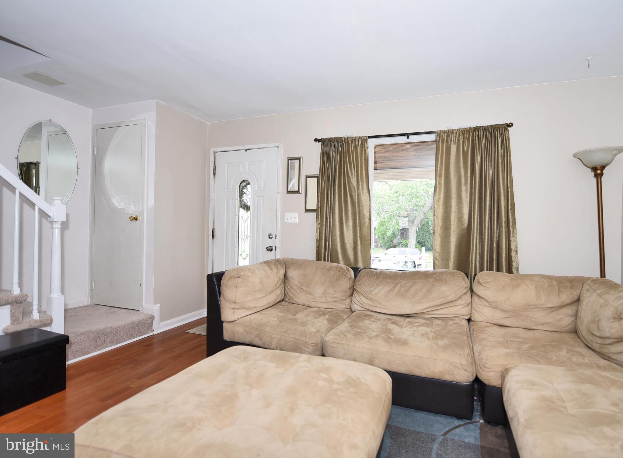 7860 Charlesmont Road Baltimore, MD 21222 - Photo 5 of 29 Living Room