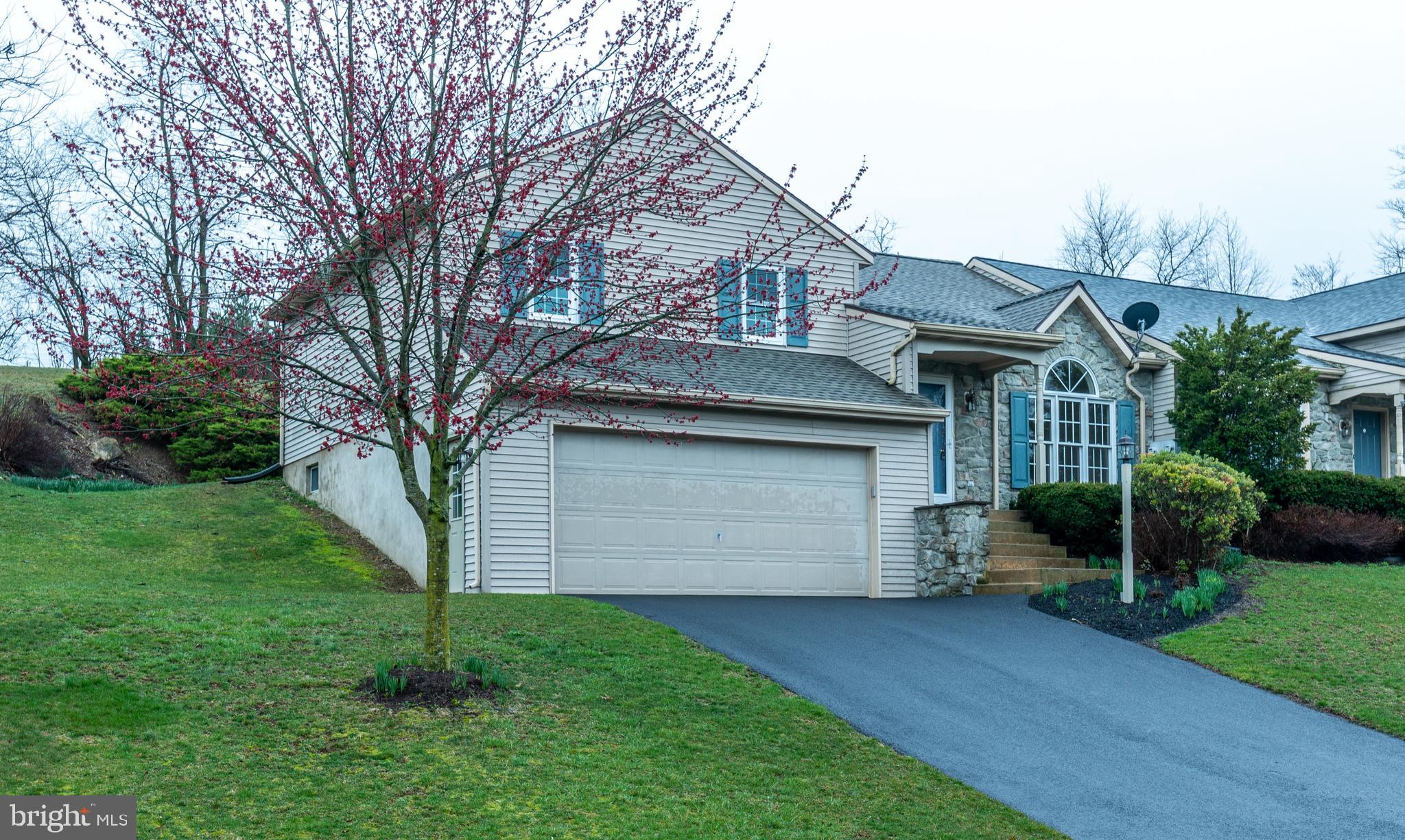 13 Wade Drive Lititz, PA 17543 - Photo 2 of 25