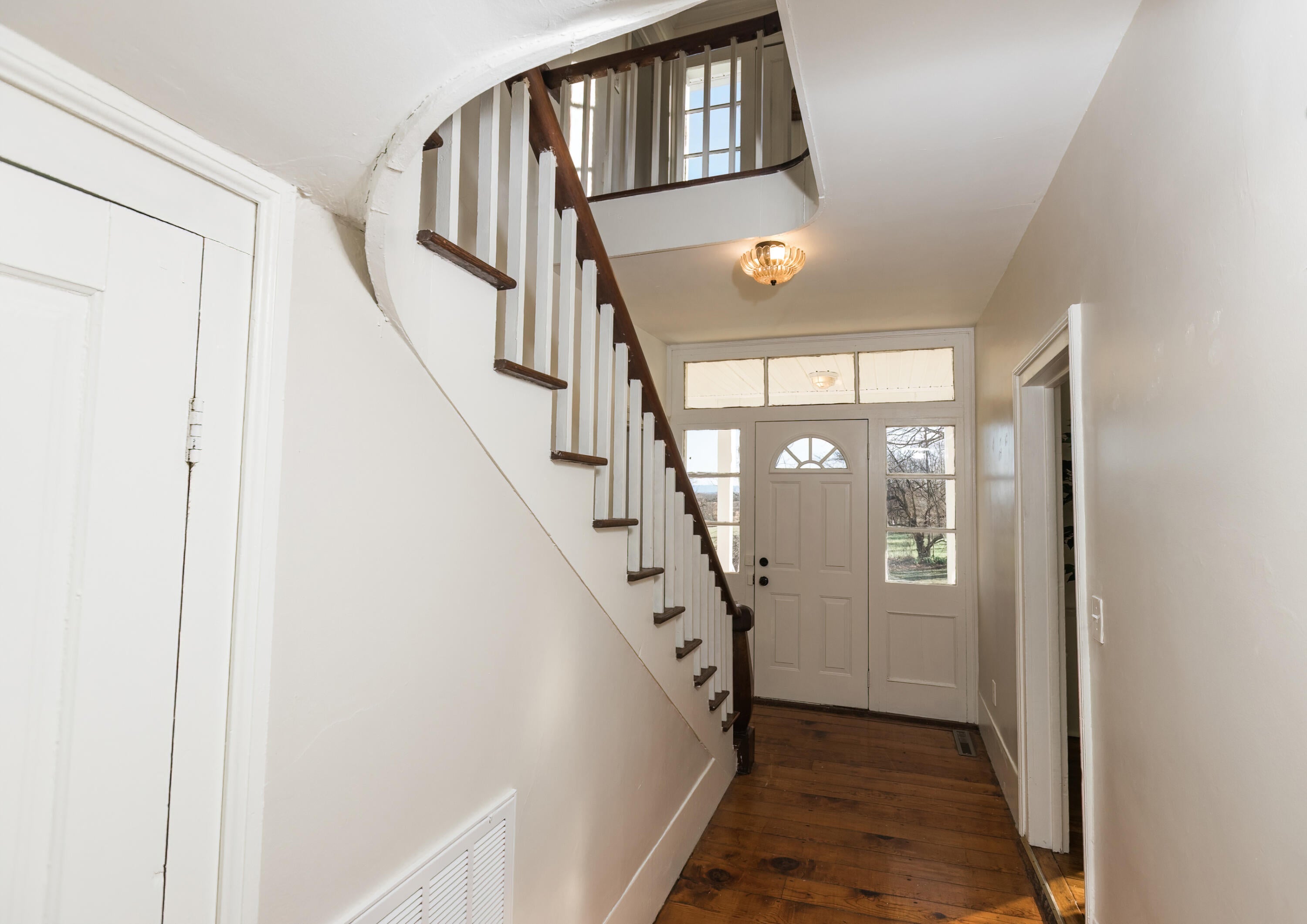 1463 Hoke's Mill Road Ronceverte, WV 24970 - Photo 7 of 60 Gallery Image 7