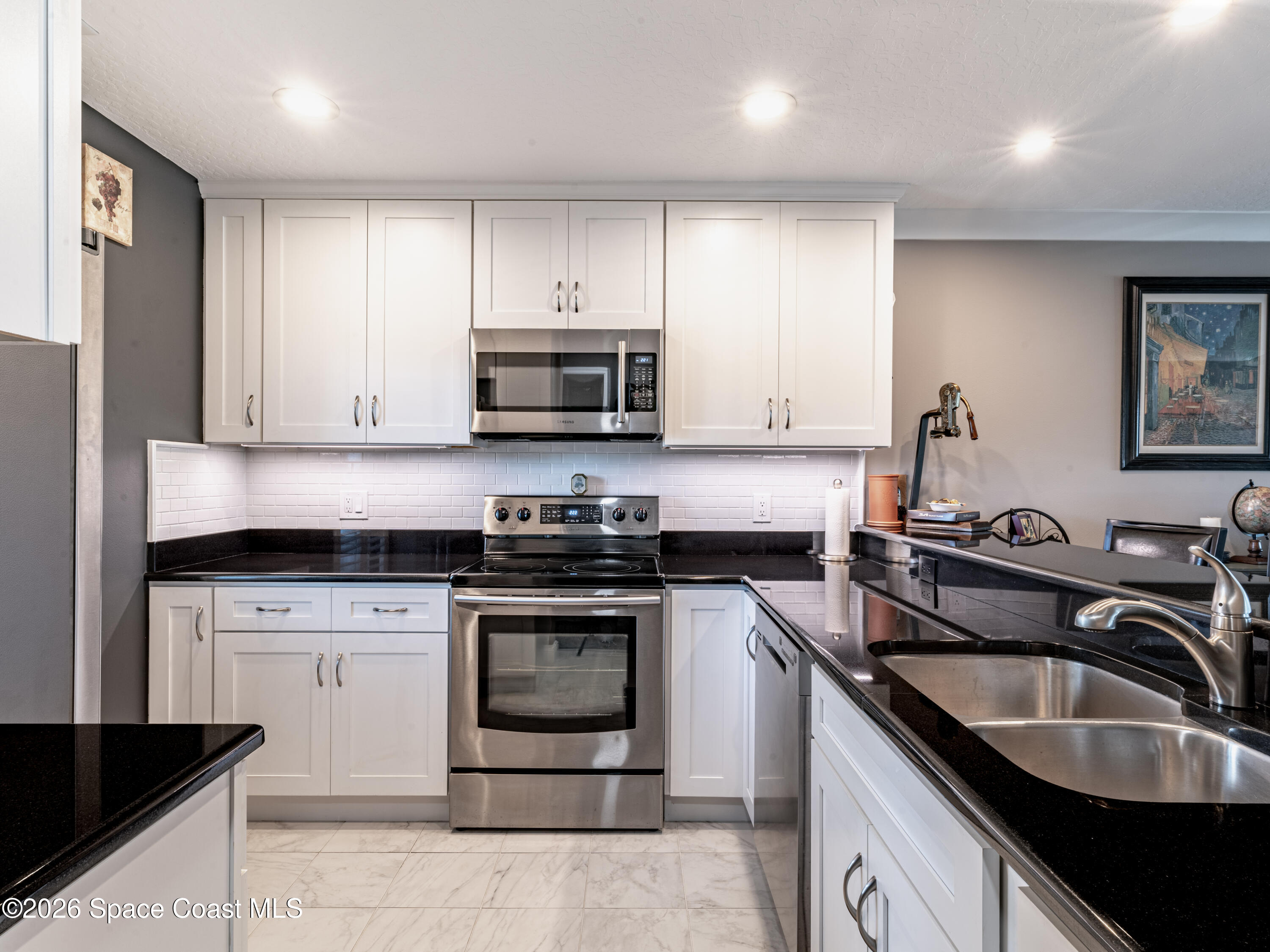 2727 North Wickham Road, Unit 2059 Melbourne, FL 32935 - Photo 5 of 32 Kitchen