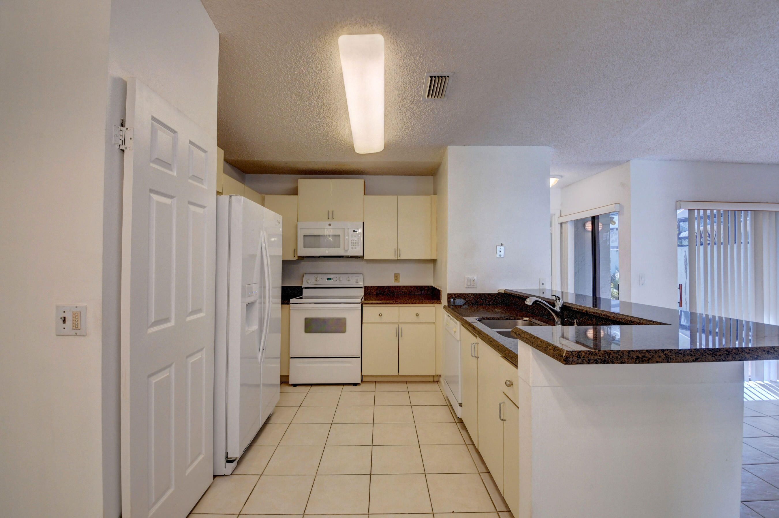 9148 Southwest 21st Court, Unit B Boca Raton, FL 33428 - Photo 25 of 40 24_dsc_4534_5_6_7_8