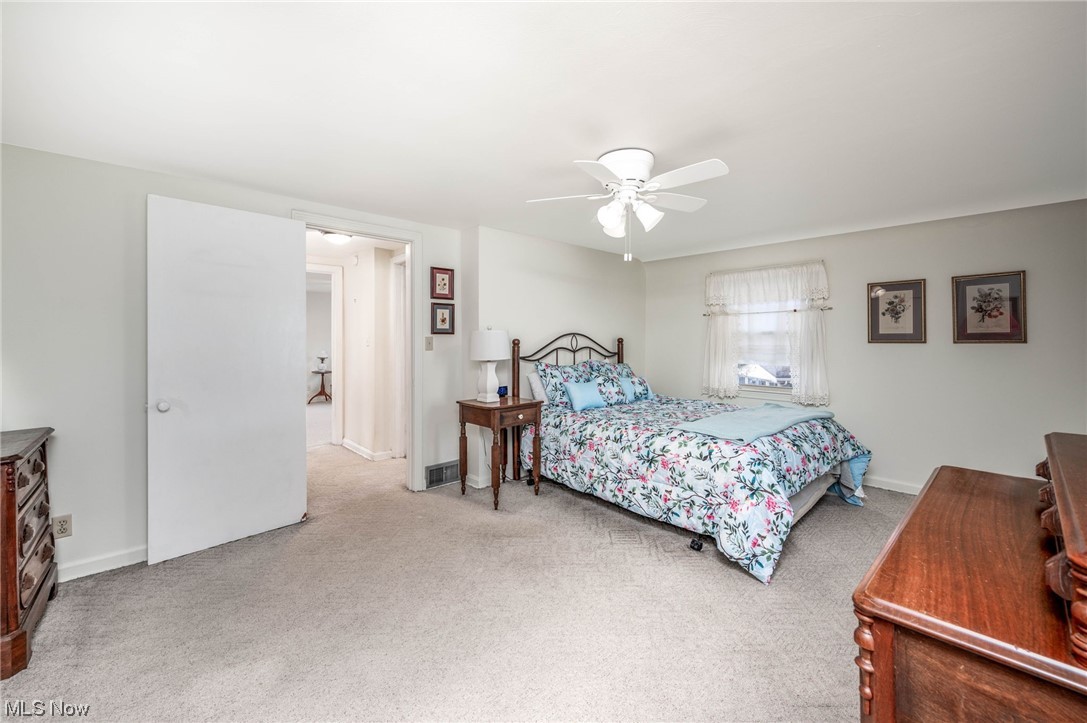 253 Butler Road Northeast Warren, OH 44483 - Photo 21 of 35 Carpeted bedroom with ceiling fan