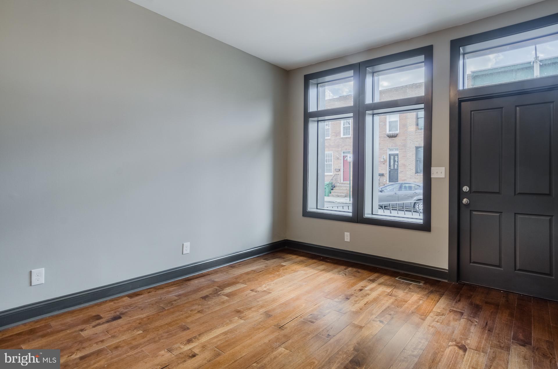 8 West Barney Street Baltimore, MD 21230 - Photo 4 of 37 Unit 1 Living Room