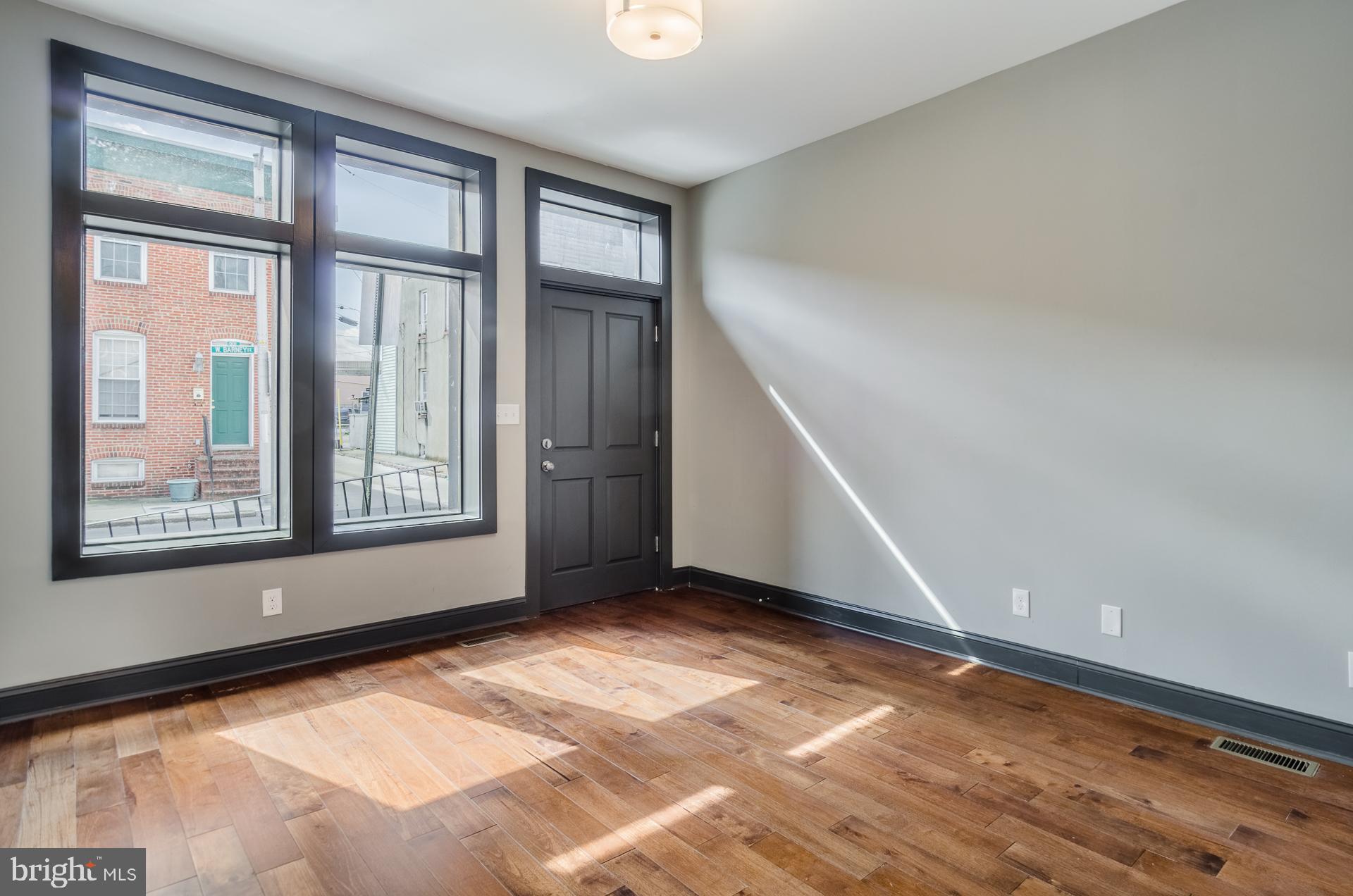 8 West Barney Street Baltimore, MD 21230 - Photo 5 of 37 Unit 1 Living Room