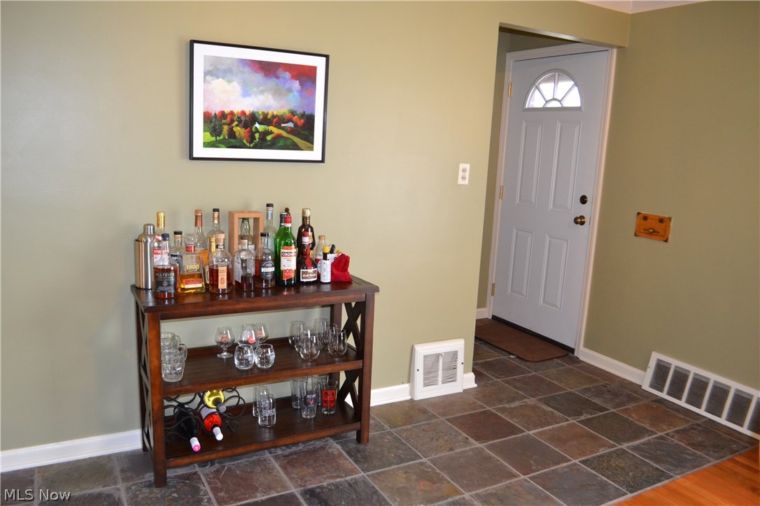 5363 Huron Road Cleveland, OH 44124 - Photo 3 of 13