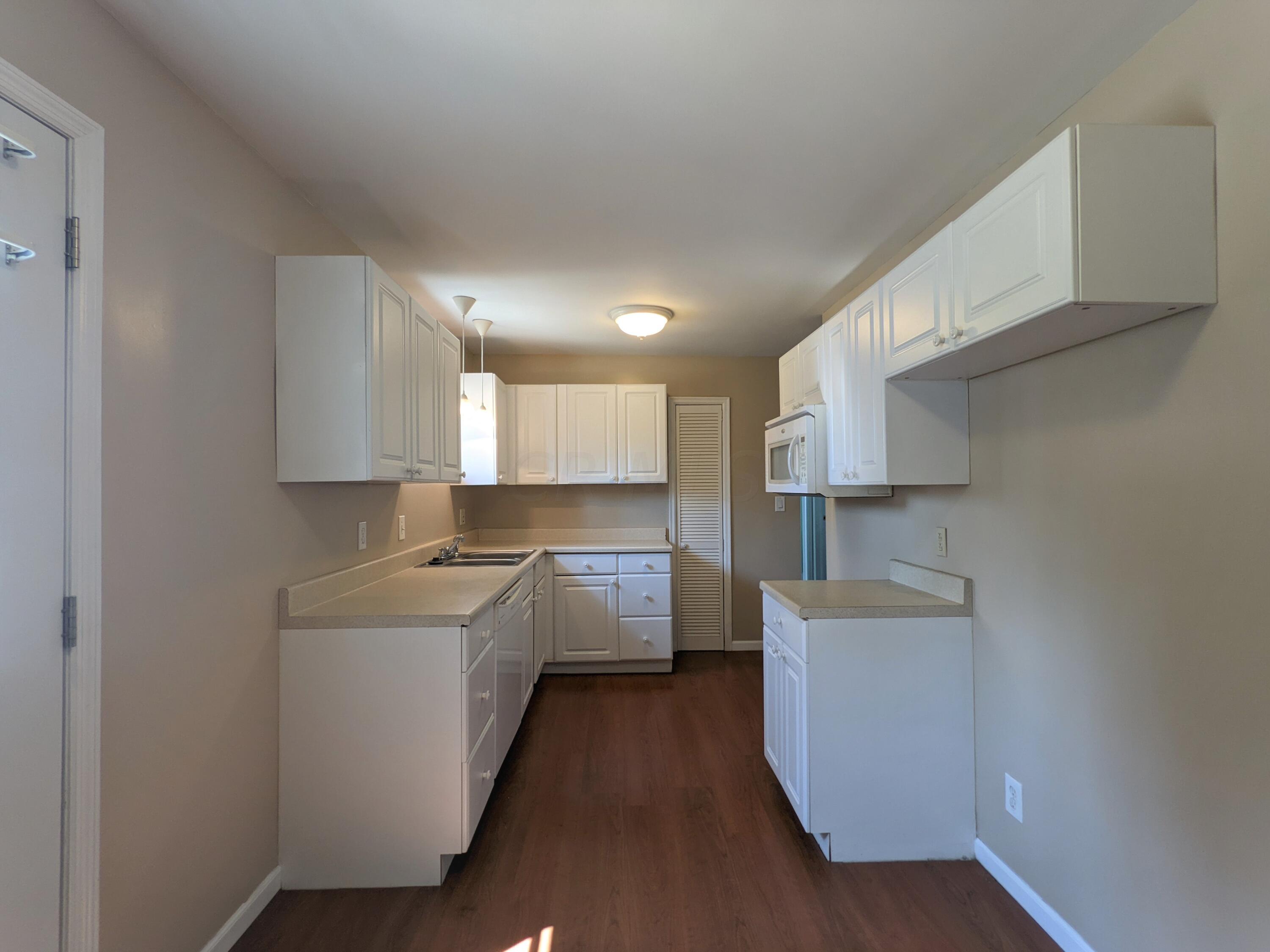 149 Edwards Road Johnstown, OH 43031 - Photo 6 of 14 Updated kitchen.