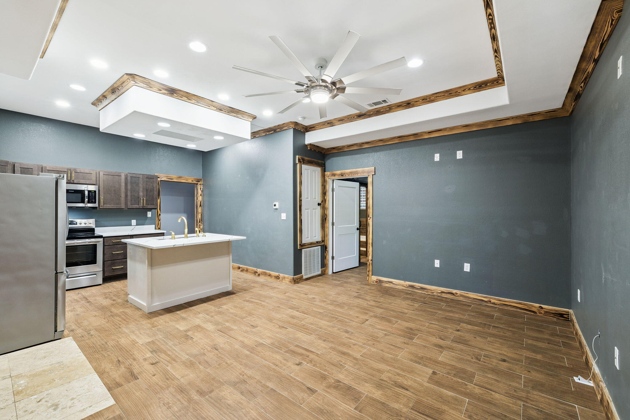 981 East Chestnut Avenue Crestview, FL 32539 - Photo 9 of 42 9Array_981EChestnutAve-34