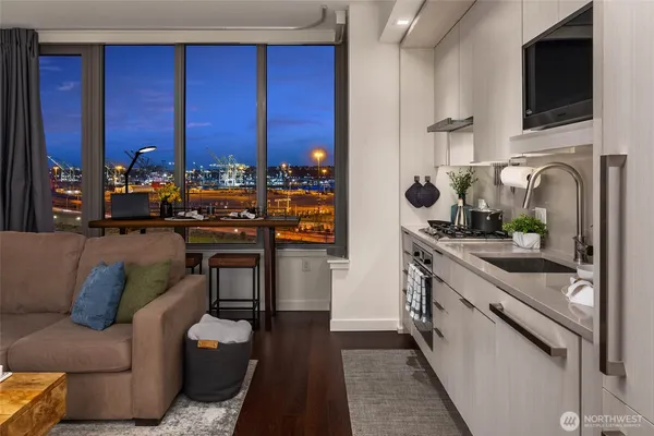 $409,000 | 590 1st Avenue South, Unit 702, Seattle, WA 98104