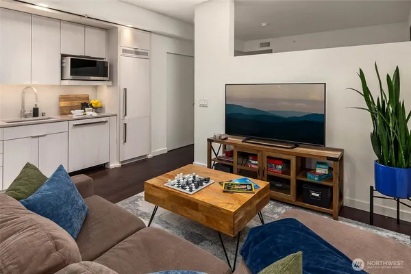 $409,000 | 590 1st Avenue South, Unit 702, Seattle, WA 98104