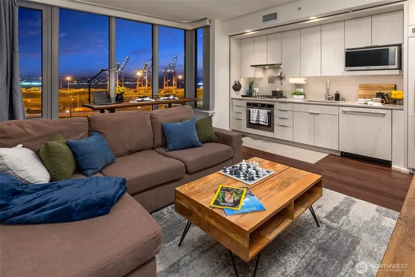 $409,000 | 590 1st Avenue South, Unit 702, Seattle, WA 98104