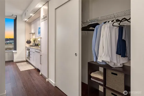 $409,000 | 590 1st Avenue South, Unit 702, Seattle, WA 98104