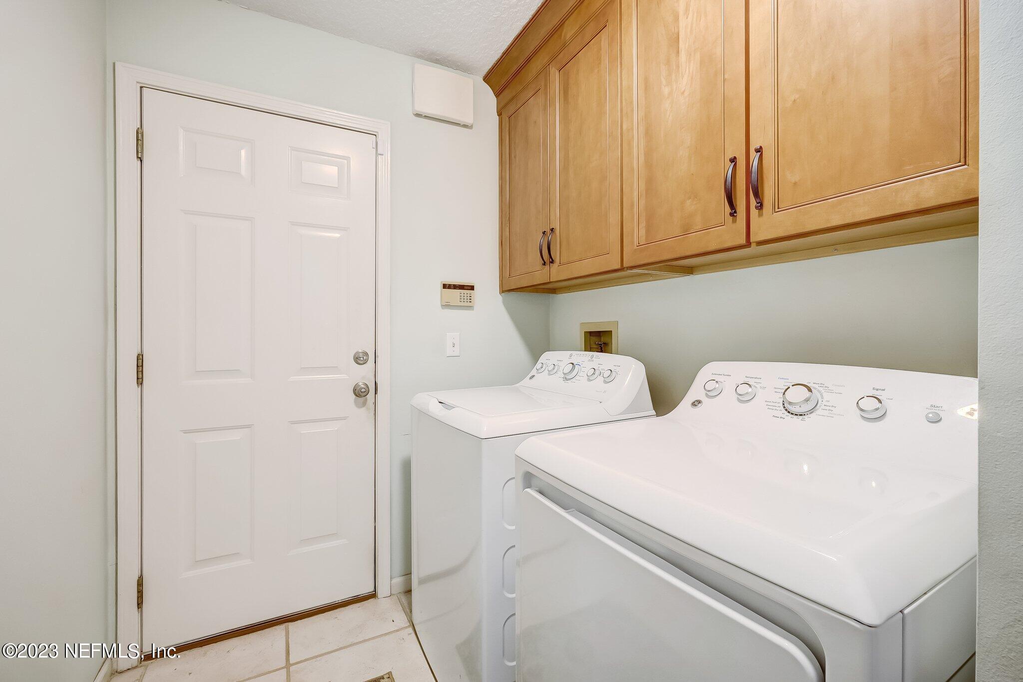 8026 Pine Lake Road Jacksonville, FL 32256 - Photo 28 of 43 a utility room with dryer and washer
