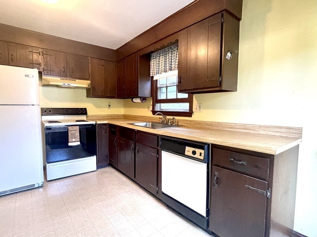 150 Meadowbrook Road Agawam, MA 01001 - Photo 6 of 27 Gallery Image 6