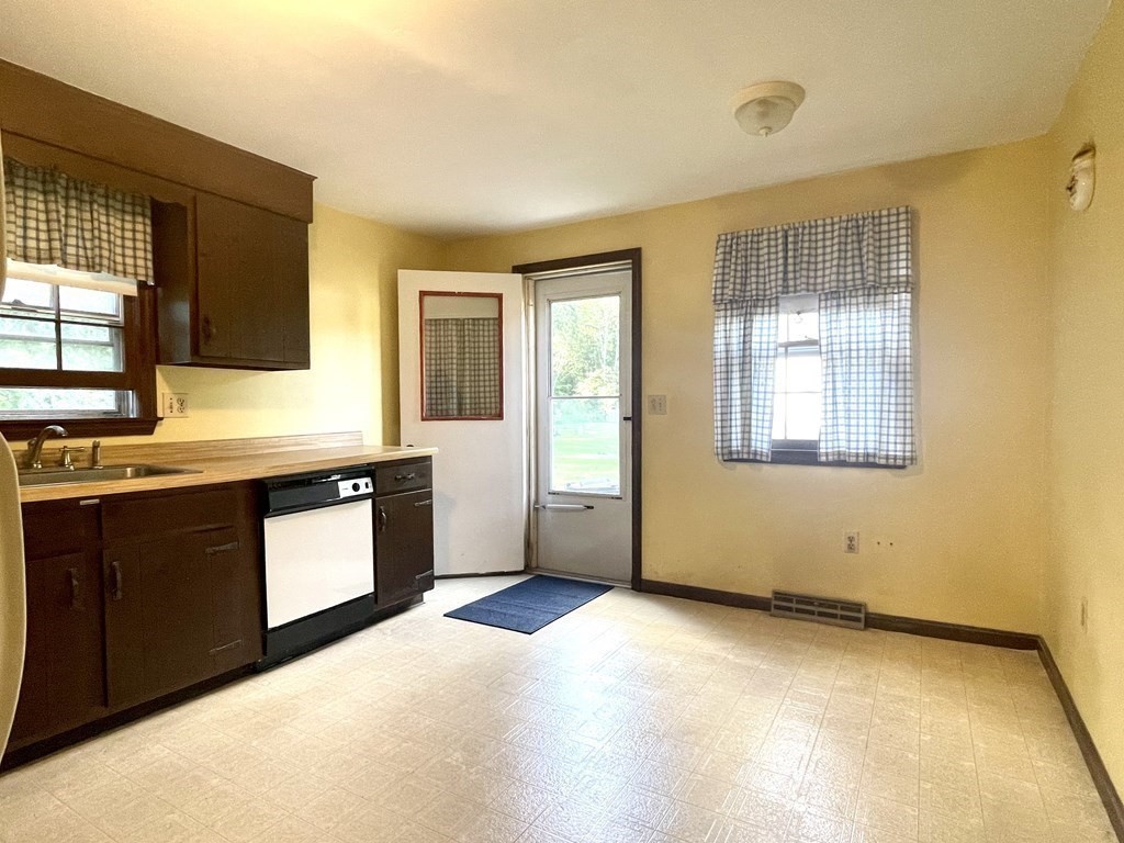 150 Meadowbrook Road Agawam, MA 01001 - Photo 8 of 27 Gallery Image 8