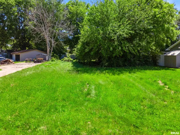 $8,000 | 408 Oaklawn Place, Creve Coeur, IL 61610