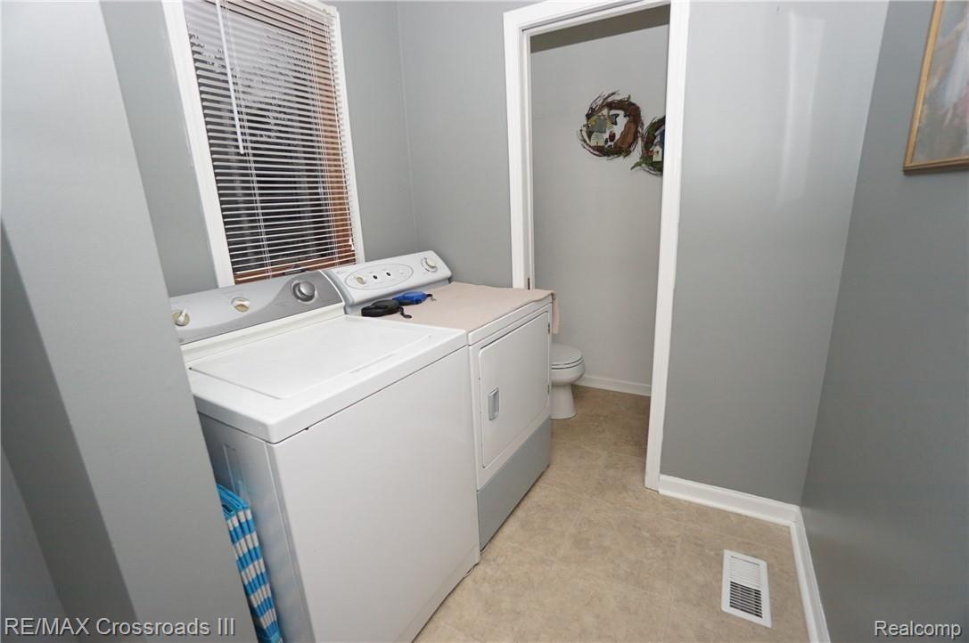19248 Sumpter Road Belleville, MI 48111 - Photo 22 of 28 Laundry
