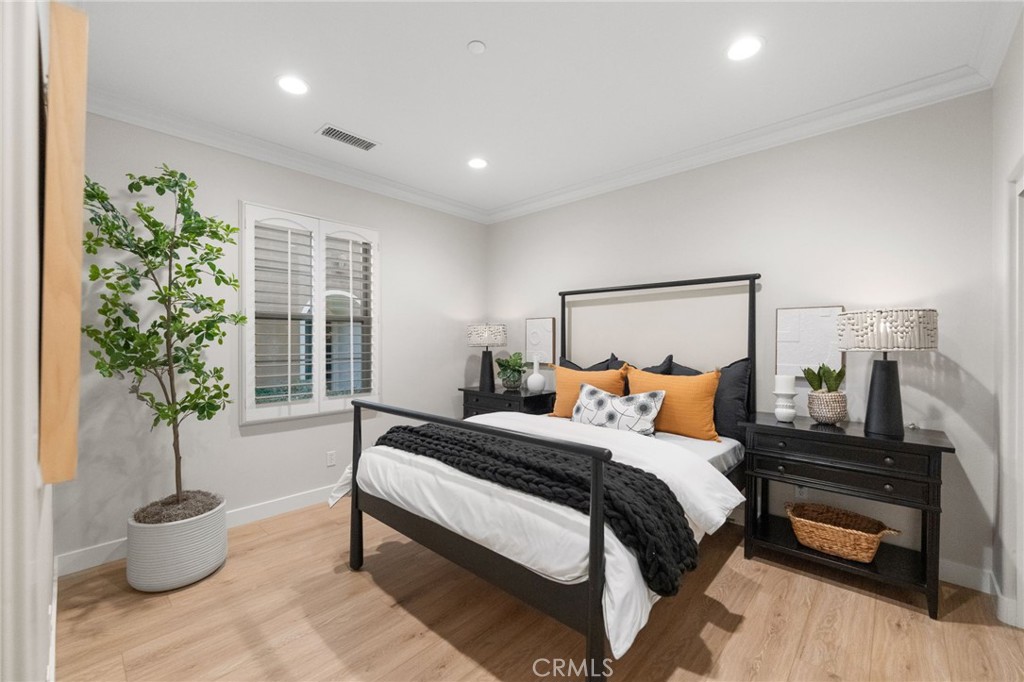 45 Shade Tree Irvine, CA 92603 - Photo 32 of 62 a bed room with a bed and a potted plant