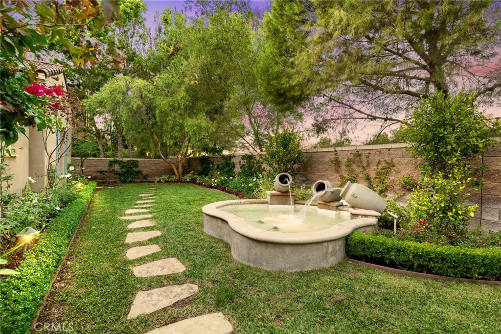 45 Shade Tree Irvine, CA 92603 - Photo 5 of 62 a view of a backyard with table and chairs plants and large trees