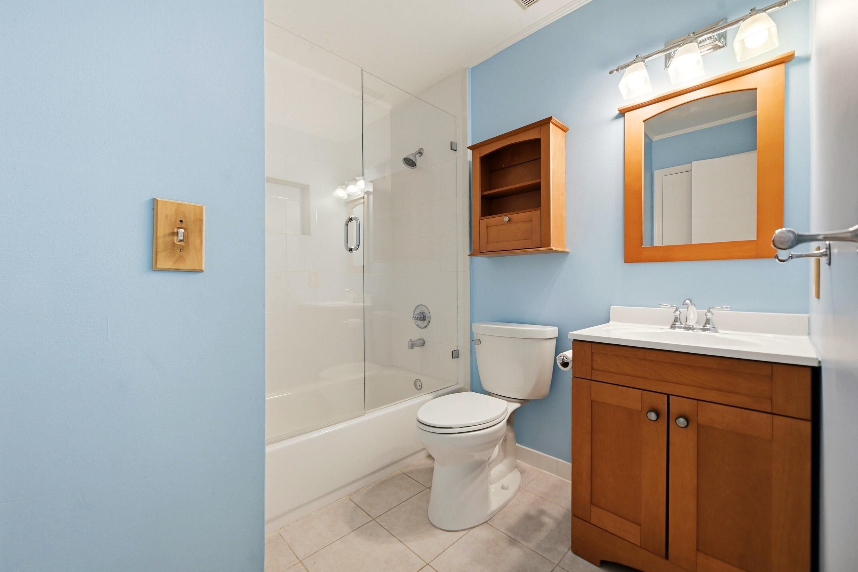 8131 Country Park Drive Boca Raton, FL 33433 - Photo 21 of 43 2nd Bathroom