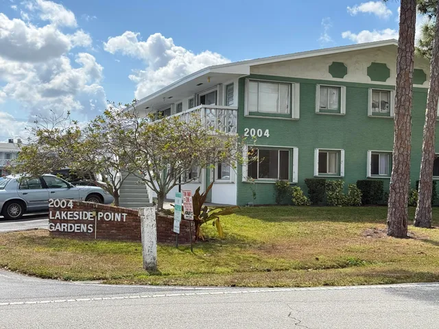 $1,400 | 2004 Lake Osborne Drive, Unit 4, Lake Worth Beach, FL 33461