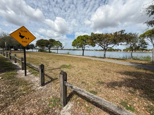 $1,400 | 2004 Lake Osborne Drive, Unit 4, Lake Worth Beach, FL 33461