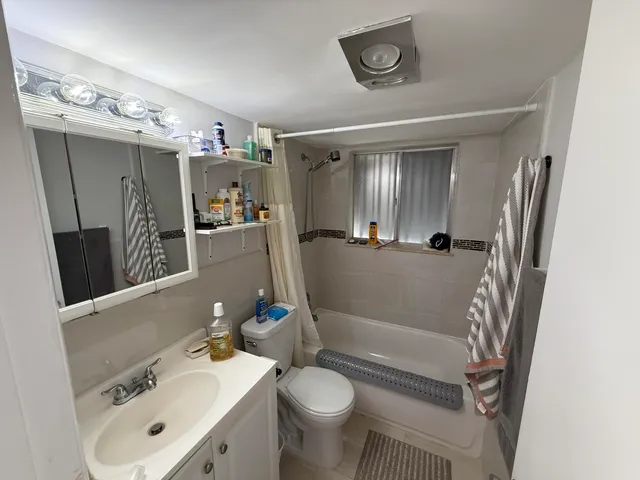 $1,400 | 2004 Lake Osborne Drive, Unit 4, Lake Worth Beach, FL 33461