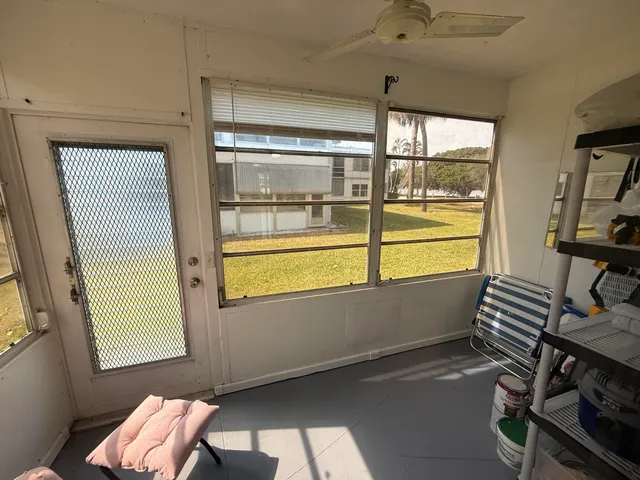 $1,400 | 2004 Lake Osborne Drive, Unit 4, Lake Worth Beach, FL 33461