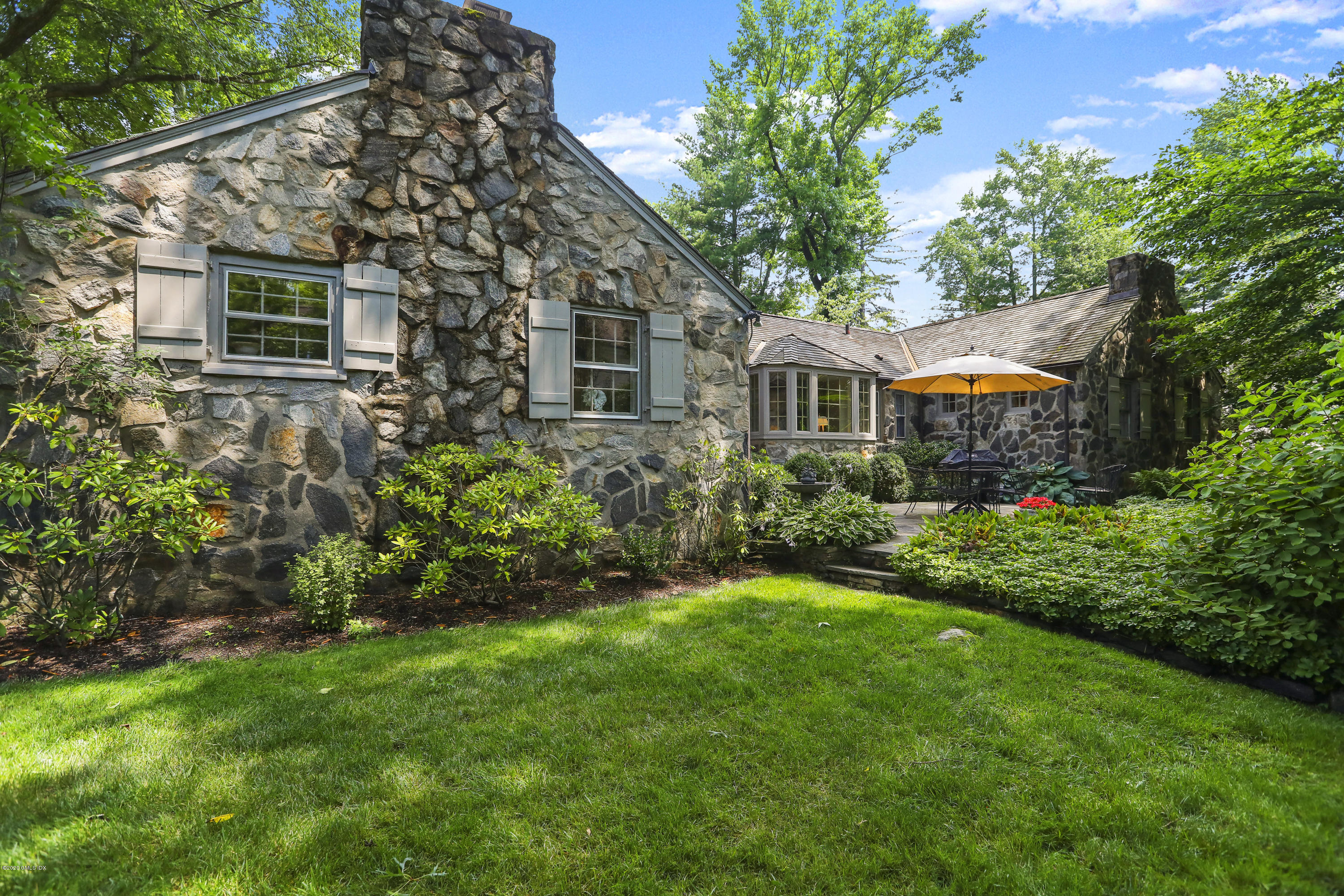 14 Hidden Brook Road Riverside, CT 06878 - Photo 2 of 13 a front view of a house with a garden