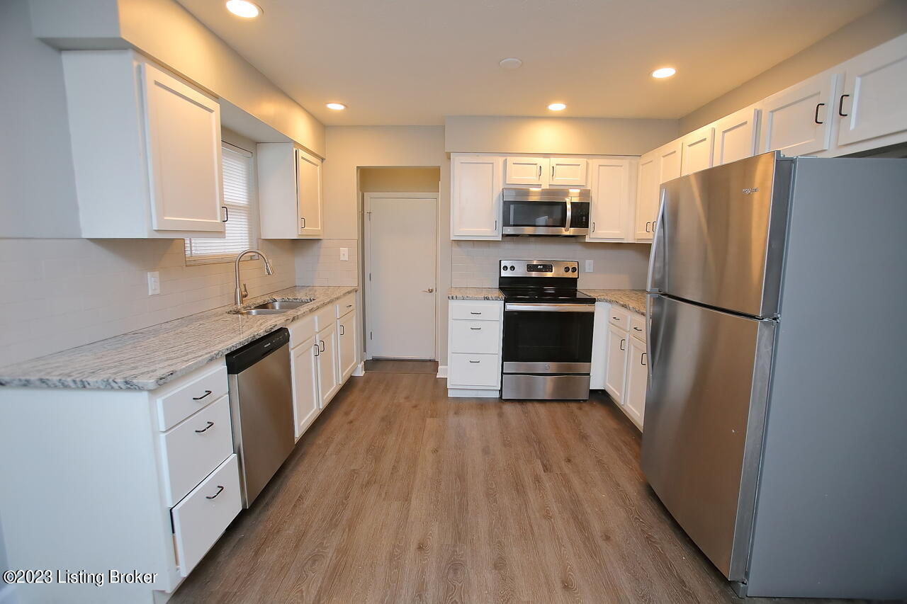3454 Fern Lea Road Louisville, KY 40216 - Photo 12 of 56 Kitchen