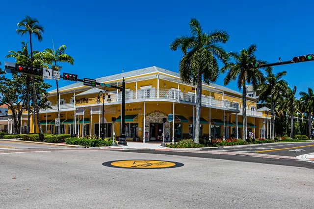 $359,900 | 3972 Bishopwood Court East, Unit 203, Naples, FL 34114