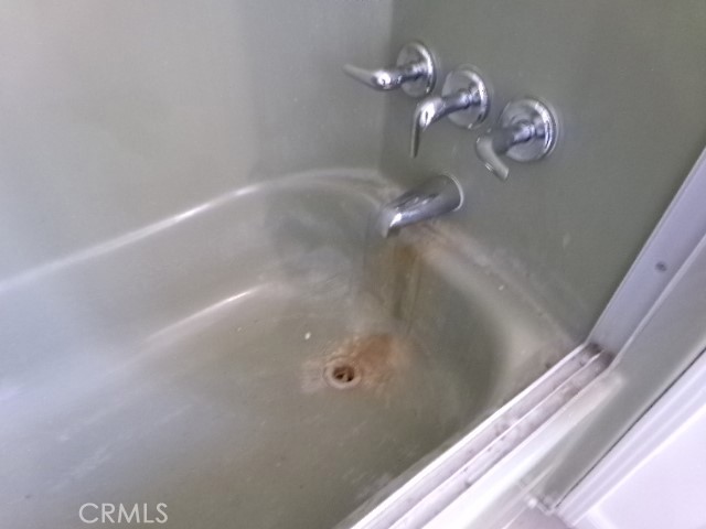 323 Ridgecrest Parkway Oroville, CA 95966 - Photo 25 of 35 a bathroom with a shower