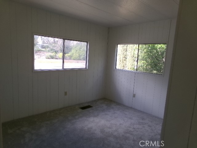 323 Ridgecrest Parkway Oroville, CA 95966 - Photo 27 of 35 an empty room with a window