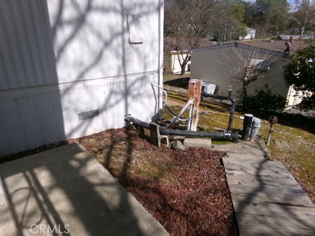 323 Ridgecrest Parkway Oroville, CA 95966 - Photo 32 of 35 a backyard of a house with table and chairs