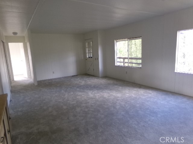 323 Ridgecrest Parkway Oroville, CA 95966 - Photo 6 of 35 an empty room with windows