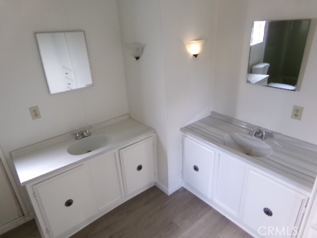 323 Ridgecrest Parkway Oroville, CA 95966 - Photo 9 of 35 a bathroom with a sink and a mirror