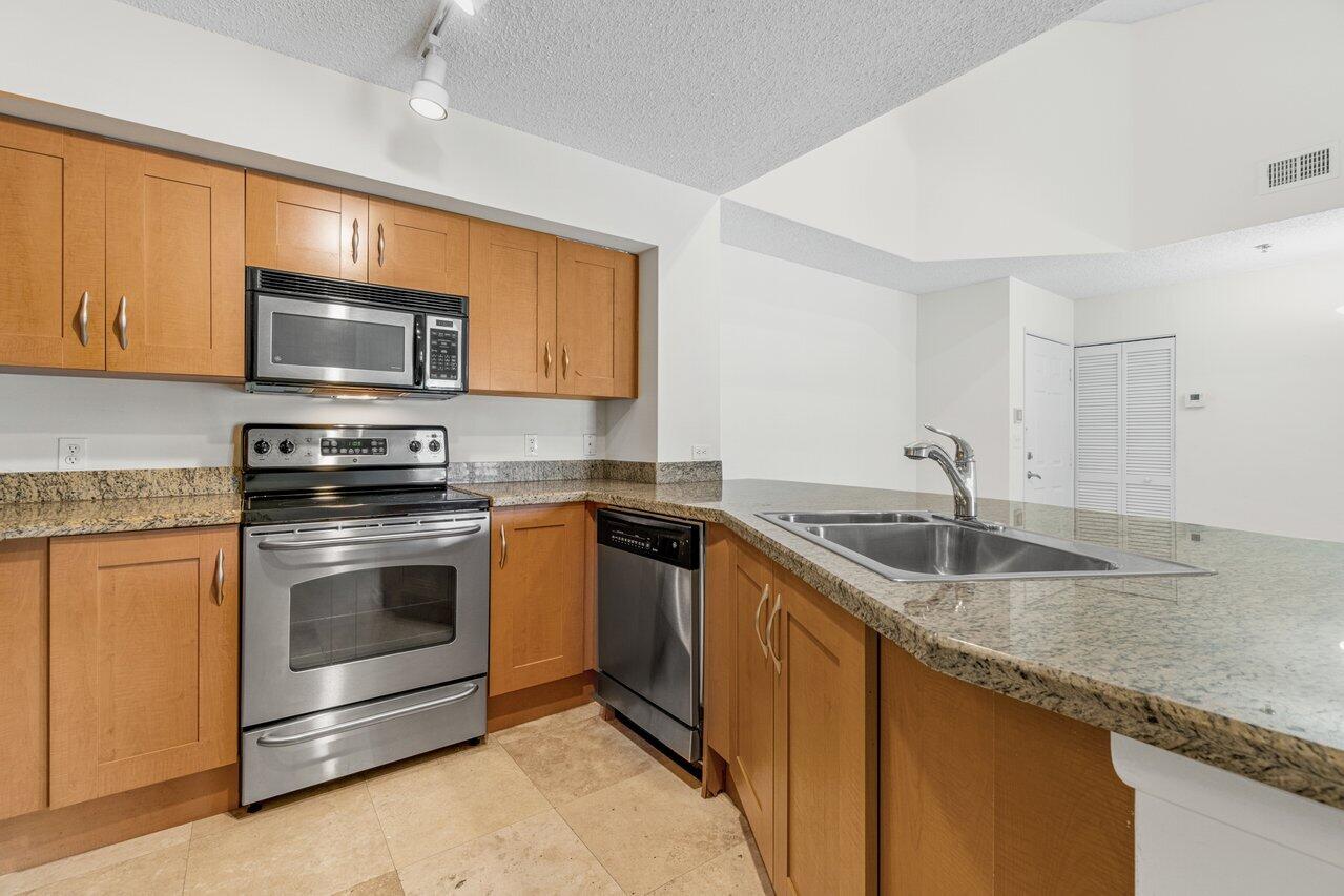 3111 Clint Moore Road, Unit 203 Boca Raton, FL 33496 - Photo 10 of 28 010-3111ClintMooreRoad-BocaRaton-FL-3349