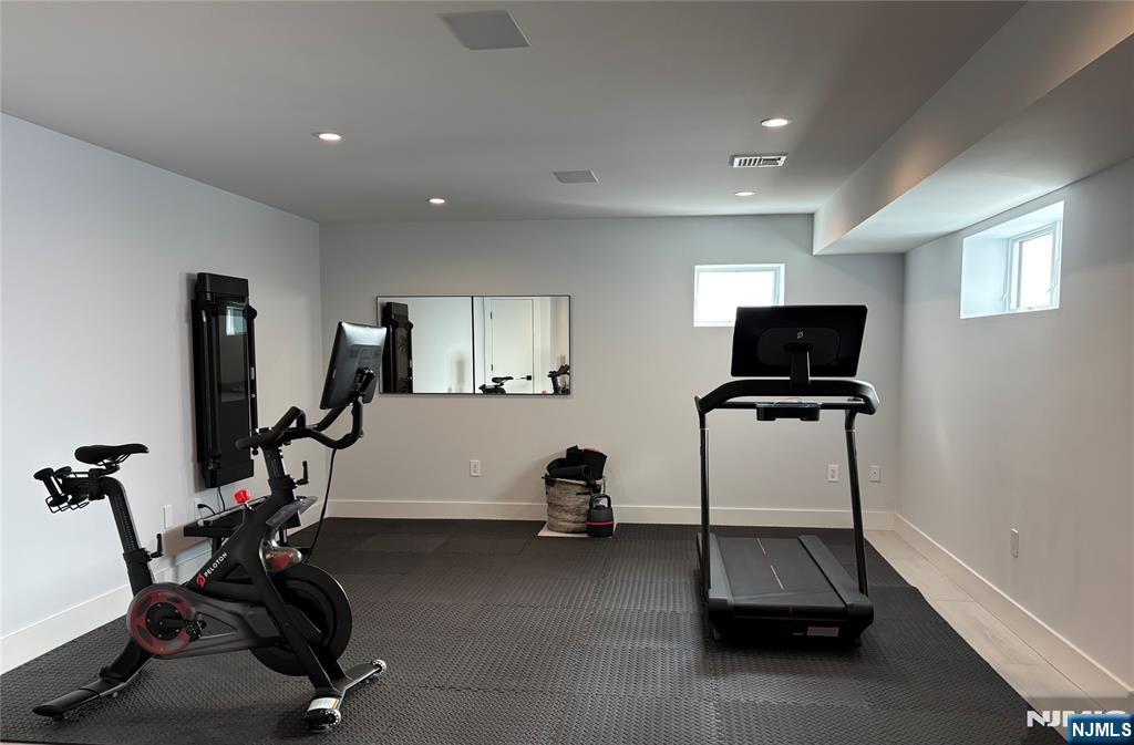 391 B Undercliff Avenue, Unit B Edgewater, NJ 07020 - Photo 11 of 13