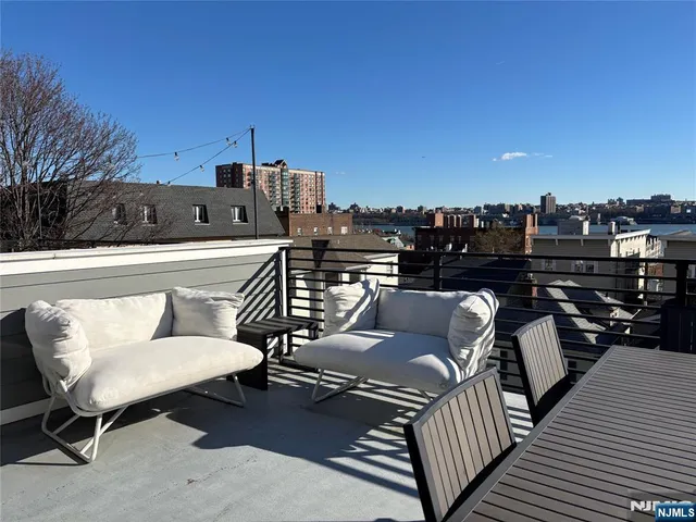 $7,000 | 391 B Undercliff Avenue, Unit B, Edgewater, NJ 07020