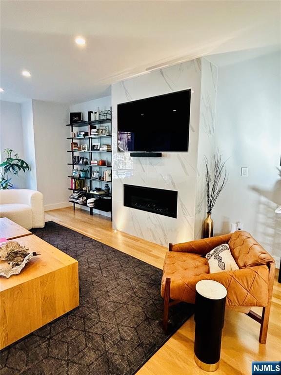 391 B Undercliff Avenue, Unit B Edgewater, NJ 07020 - Photo 3 of 13