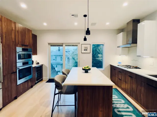 $7,000 | 391 B Undercliff Avenue, Unit B, Edgewater, NJ 07020