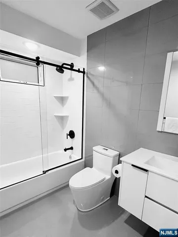 $7,000 | 391 B Undercliff Avenue, Unit B, Edgewater, NJ 07020