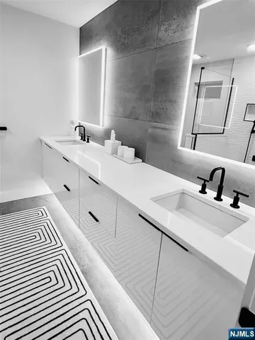 $7,000 | 391 B Undercliff Avenue, Unit B, Edgewater, NJ 07020