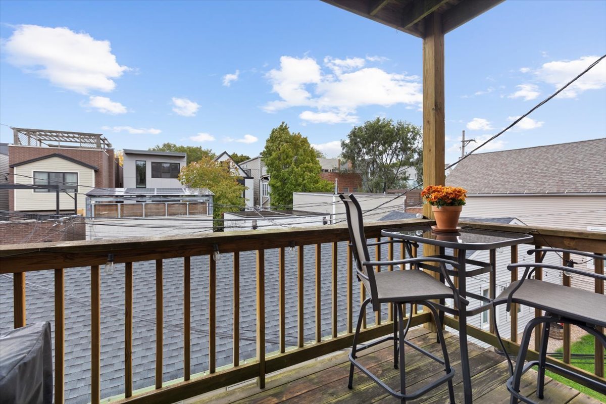 1132 West Wolfram Street, Unit 3 Chicago, IL 60657 - Photo 26 of 26 a view of a chairs and tables in the balcony
