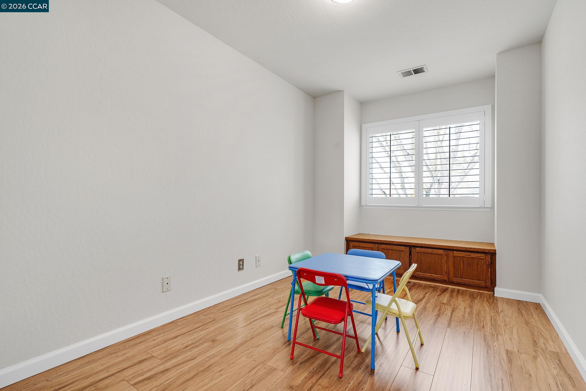 2415 Crestline Road Pleasanton, CA 94566 - Photo 32 of 40 an empty room with a table and chairs