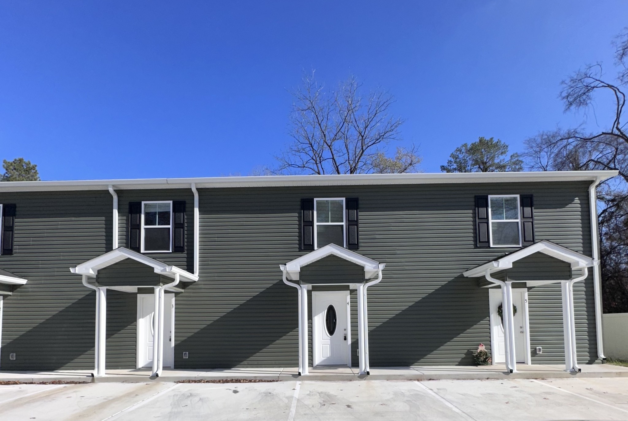 517 Weaver Street, Unit 4 Tullahoma, TN 37388 - Photo 21 of 22 a front view of a house with yard