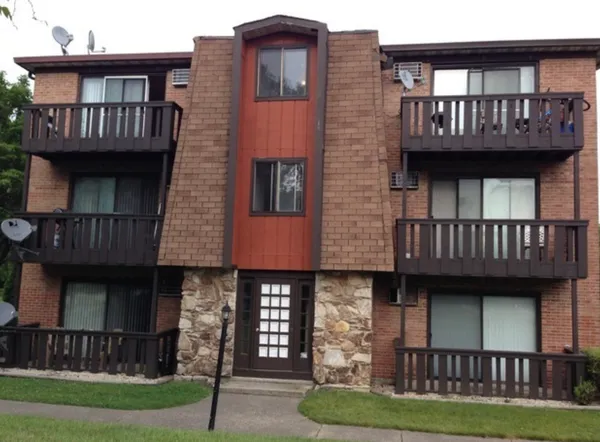 $1,895 | 629 West 65th Street, Unit 3, Westmont, IL 60559