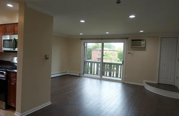 $1,895 | 629 West 65th Street, Unit 3, Westmont, IL 60559