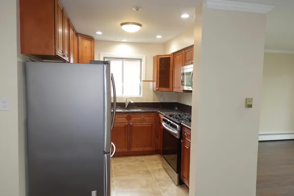 $1,895 | 629 West 65th Street, Unit 3, Westmont, IL 60559