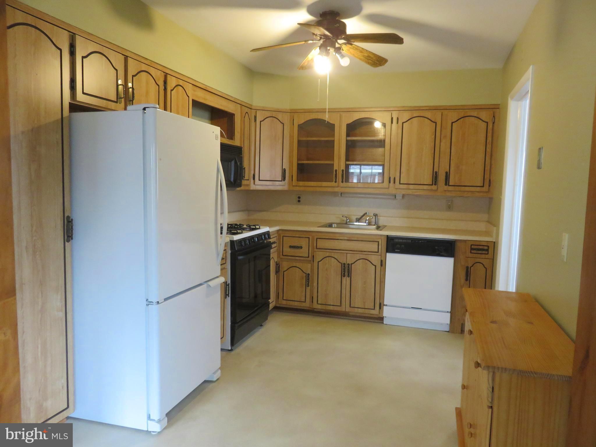 15 Hathaway Road Lutherville-Timonium, MD 21093 - Photo 10 of 30 SPACIOUS KITCHEN