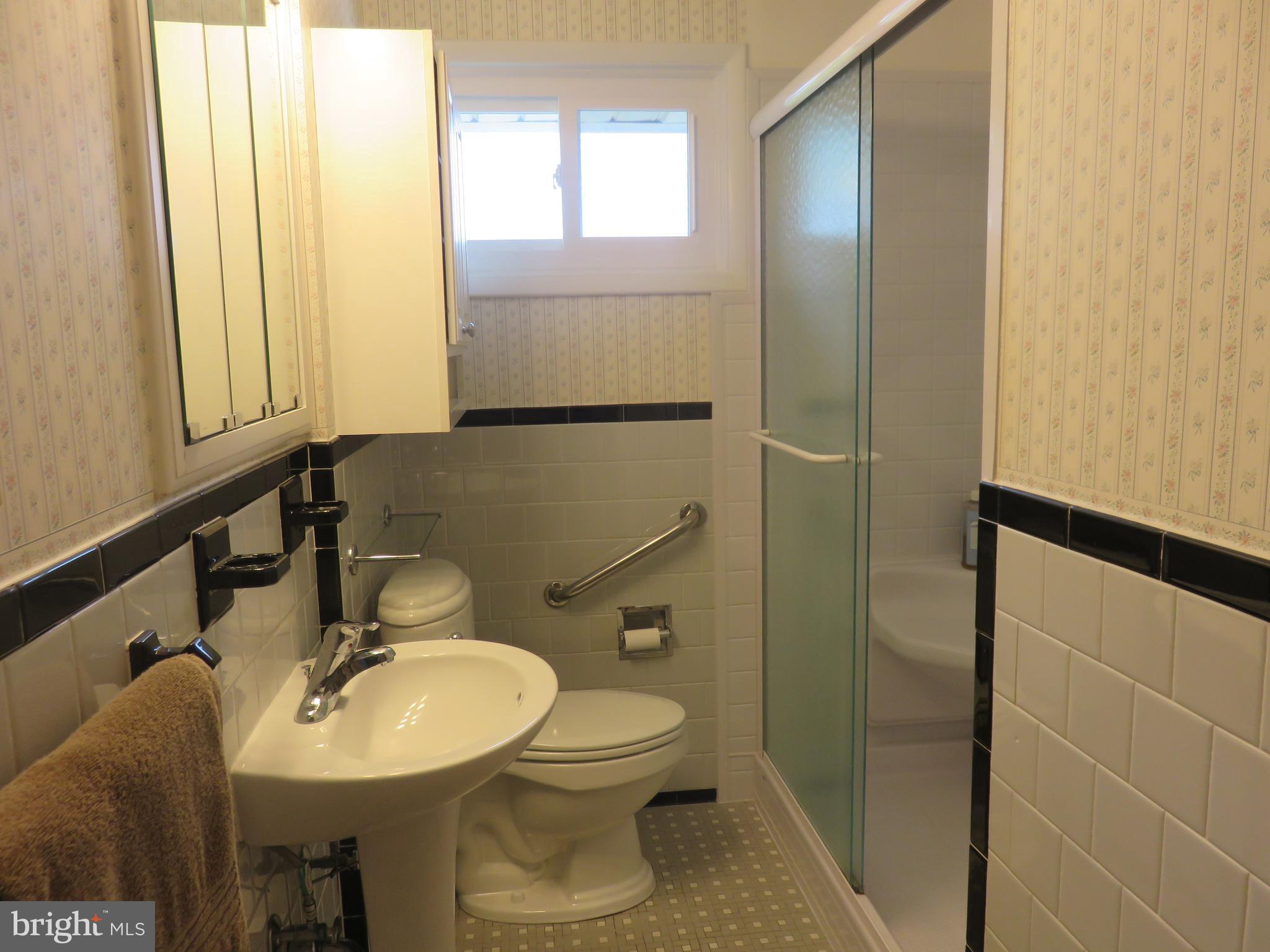 15 Hathaway Road Lutherville-Timonium, MD 21093 - Photo 19 of 30 FAMILY BATH ON MAIN LEVEL